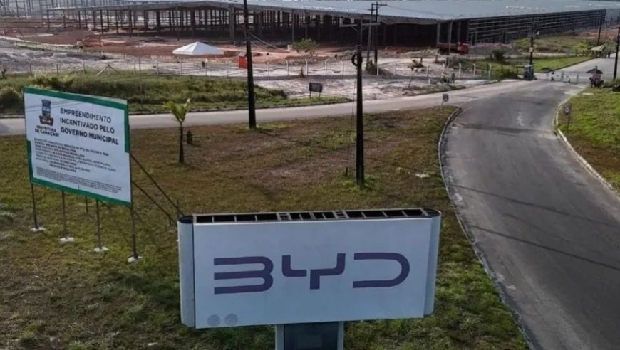 成龙御用反派理查德·诺顿去世,香港一肖一码2025年开奖结果,经典解释落实_体验版V7.7